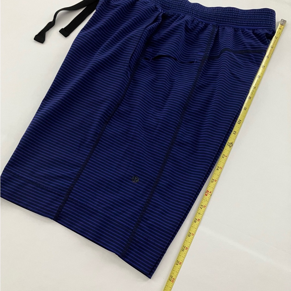 Lululemon Men’s Short 11” Athletic Shorts Size 30 - 32" Striped Stretch Purple - Picture 11 of 15